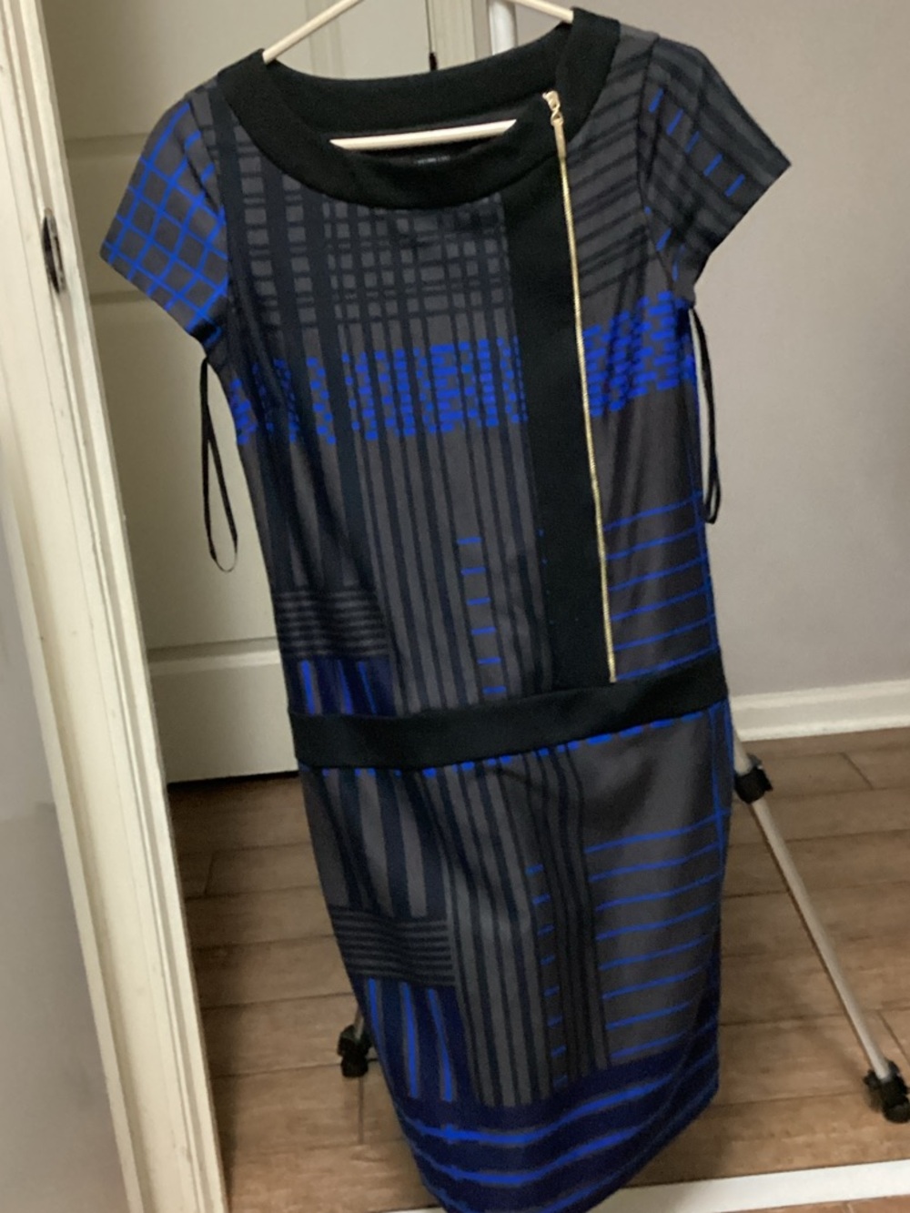 Ellen Tracy Black and Blue Geometric Sheath Dress with Gold Zip